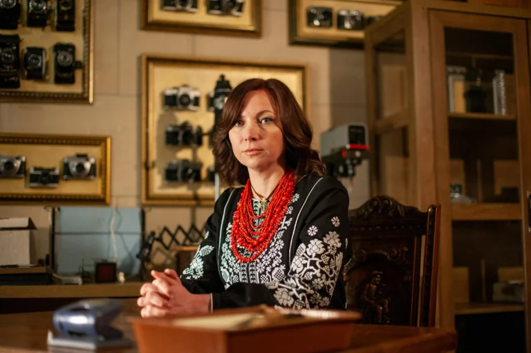 20+ Classy Politician Outfit Ideas That Exude Power & Poise