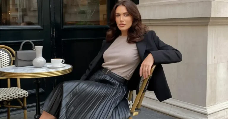 12+ Classy Black Pleated Skirt Outfit Ideas You’ll Love
