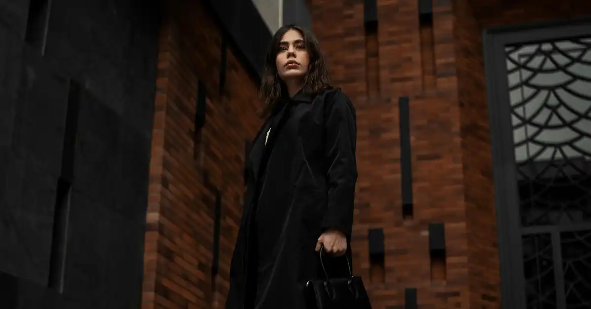 13 Classy Black Trench Coat Outfit Ideas You’ll Love to Wear