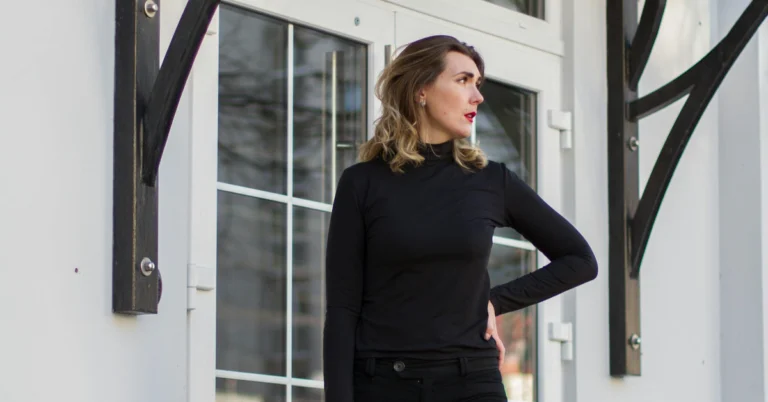 12 Black Turtleneck Outfit Ideas You’ll Be Obsessed With Rn