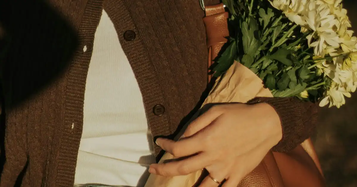 20+ Cozy Brown Cardigan Outfit Ideas You’ll Love to Wear Rn
