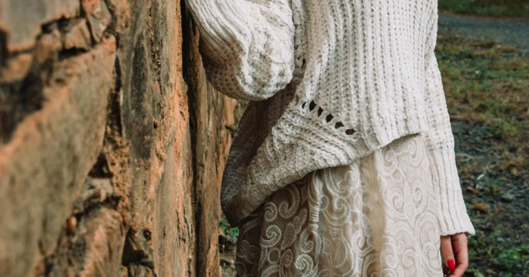 12+ Lace Skirt Outfit Ideas You’ll Be Obsessed With Rn