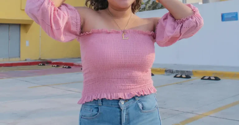 11+ Pink Top Outfit Ideas You Can’t Get Around This Year