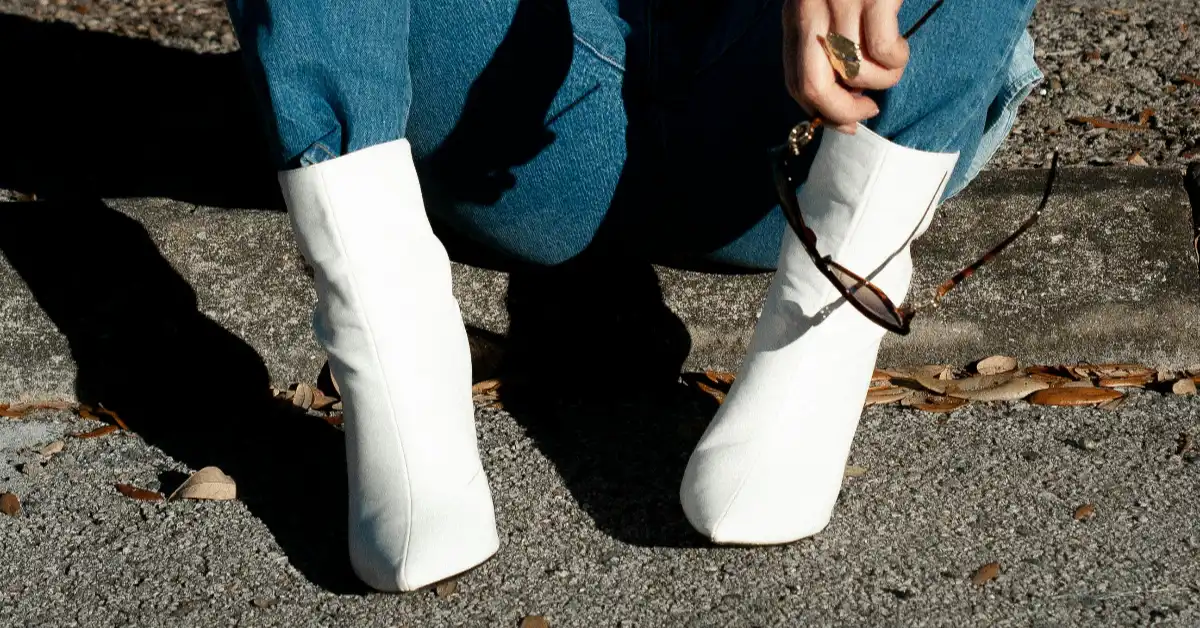 12+ Cute White Boots Outfit Ideas You’ll Be Obsessed With