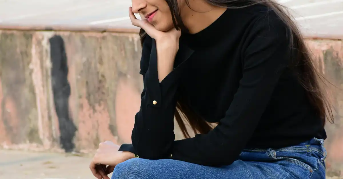 Best 29+ Black Top And Jeans…