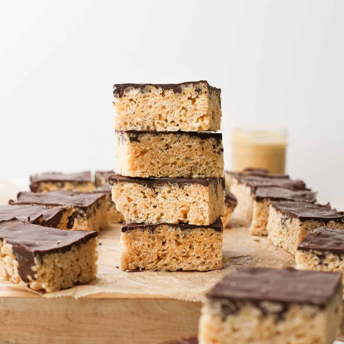 rice cakes topped with peanut butter and banana slices