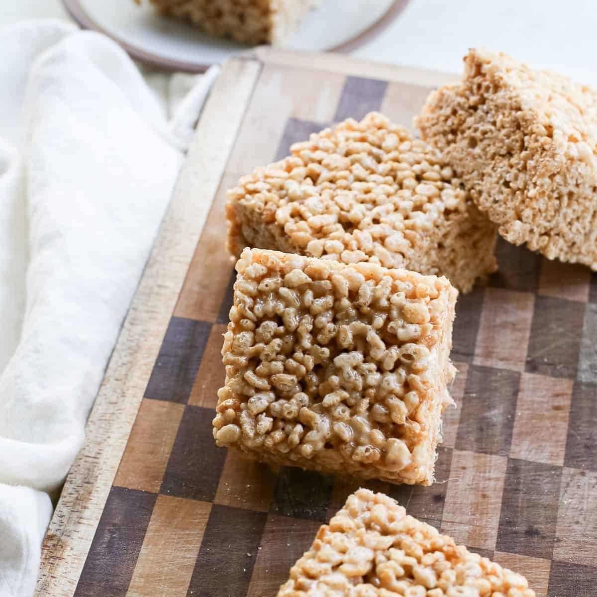 rice krispie treats on sticks dipped in chocolate